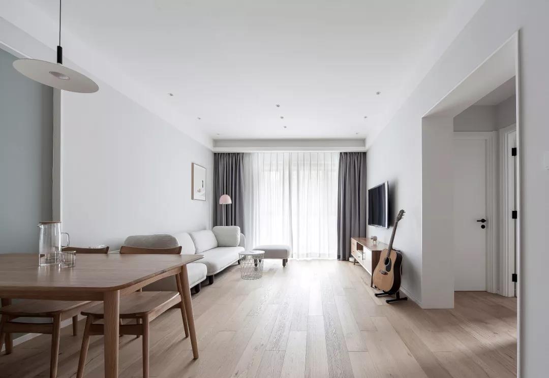 女朋友吵著要在客廳裝書房，起初我不同意，入住后好用哭了