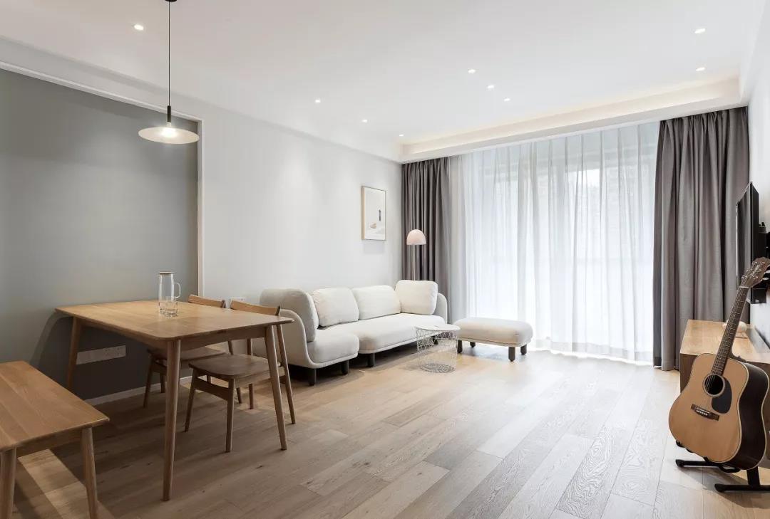 女朋友吵著要在客廳裝書房，起初我不同意，入住后好用哭了