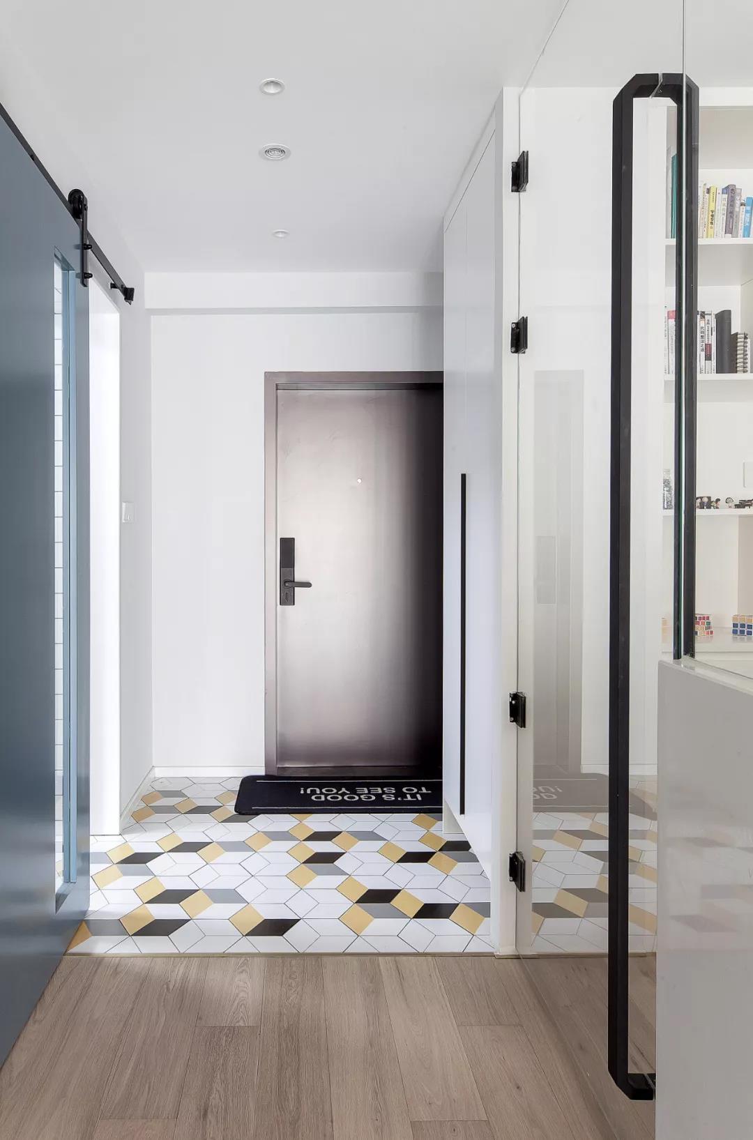 女朋友吵著要在客廳裝書房，起初我不同意，入住后好用哭了