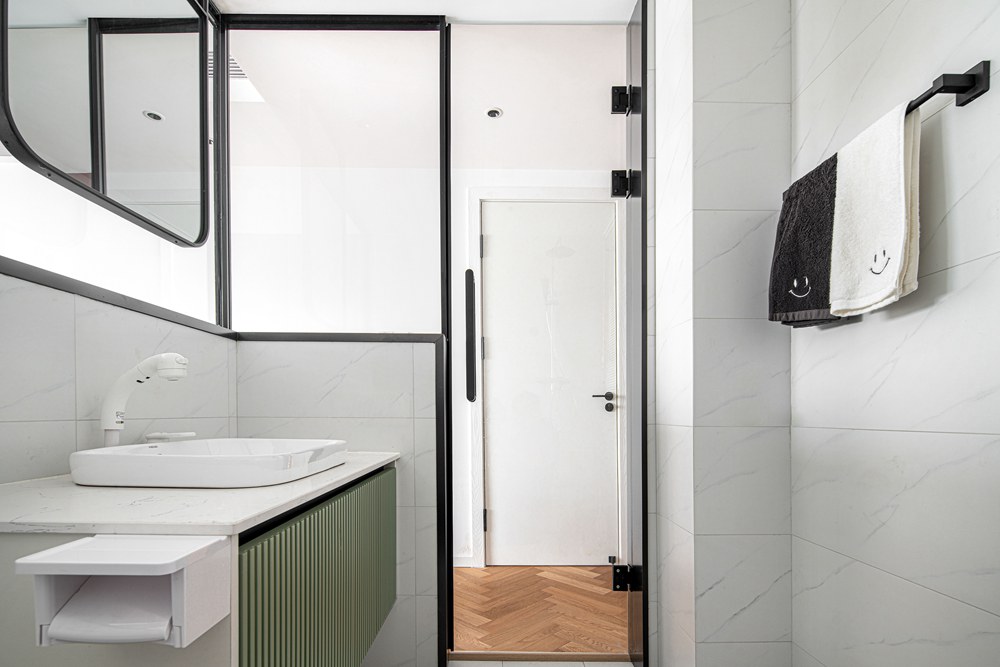 小夫妻80㎡兩居爆改，空間神規劃，一間房變成書房+衣帽間