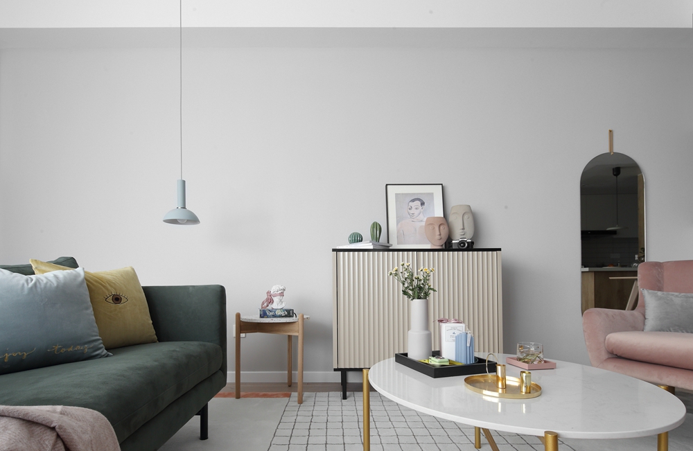 客廳變成“朋友圈”，取消電視后，我的婚房寬敞了一倍！