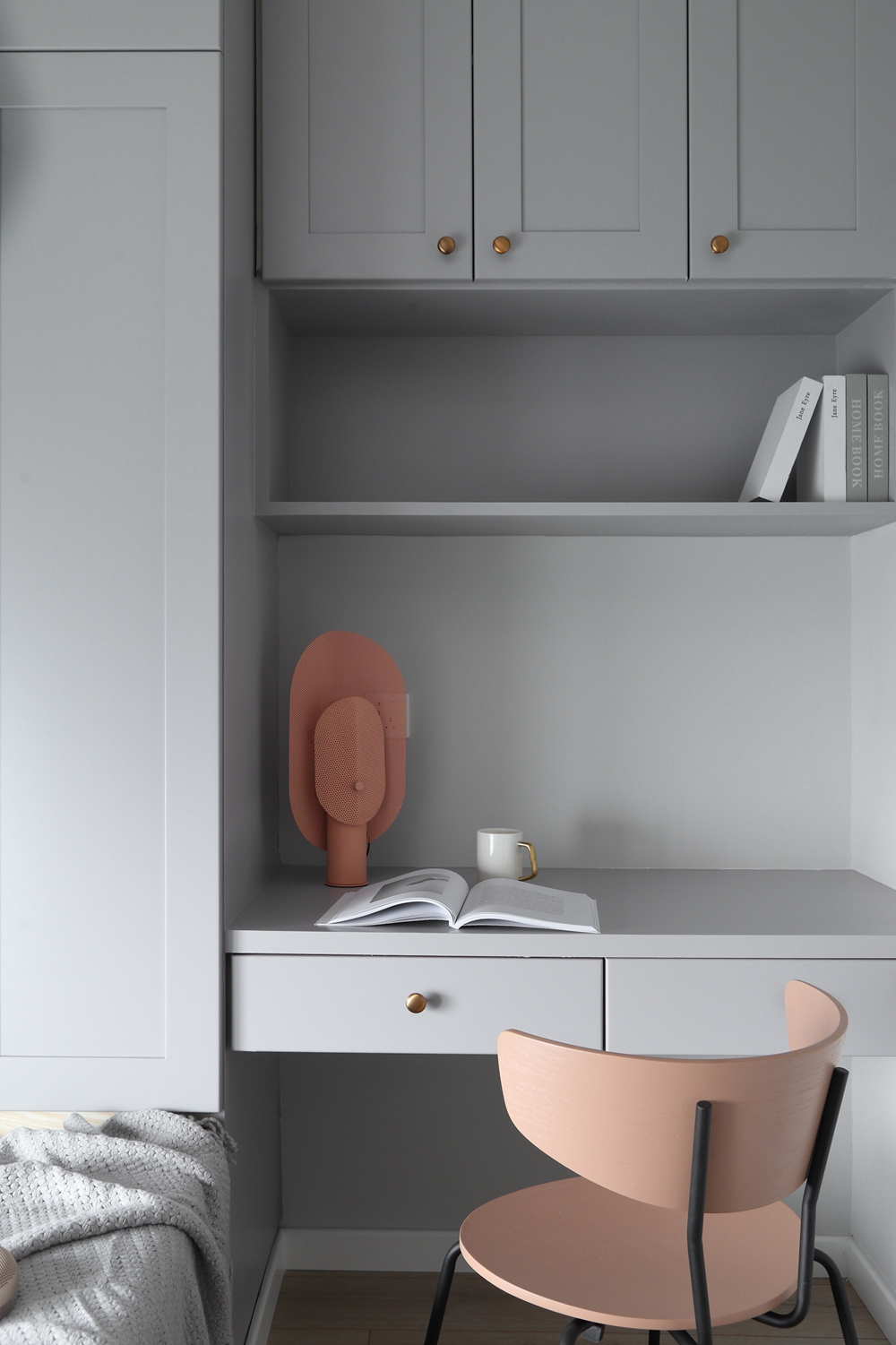 客廳變成“朋友圈”，取消電視后，我的婚房寬敞了一倍！