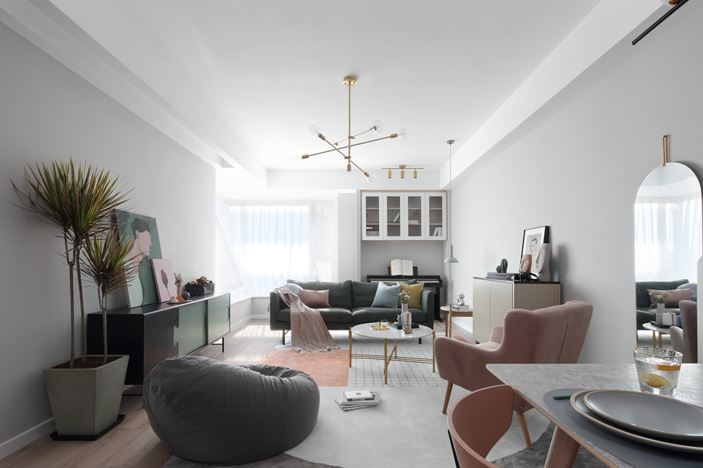 客廳變成“朋友圈”，取消電視后，我的婚房寬敞了一倍！