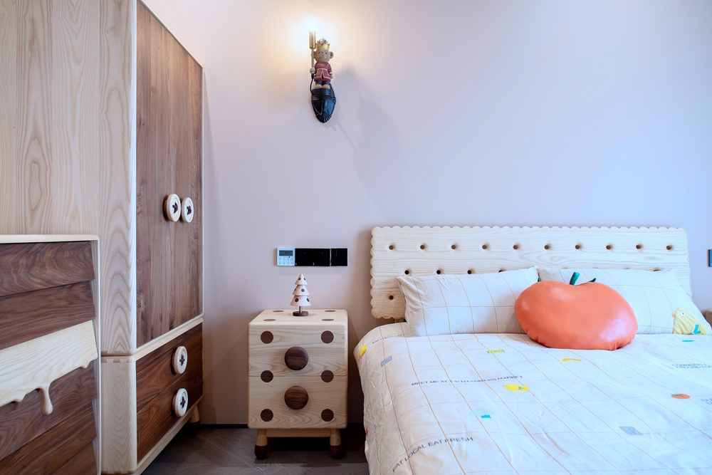 135㎡極簡兩居「性冷淡風」,兒童房竟如此反差萌