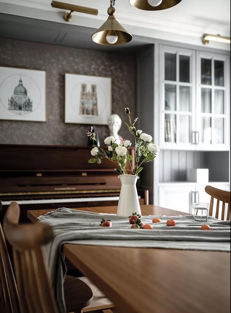 “奇葩戶型”完美變身優雅美式三居，原來鋼琴可以這樣放！