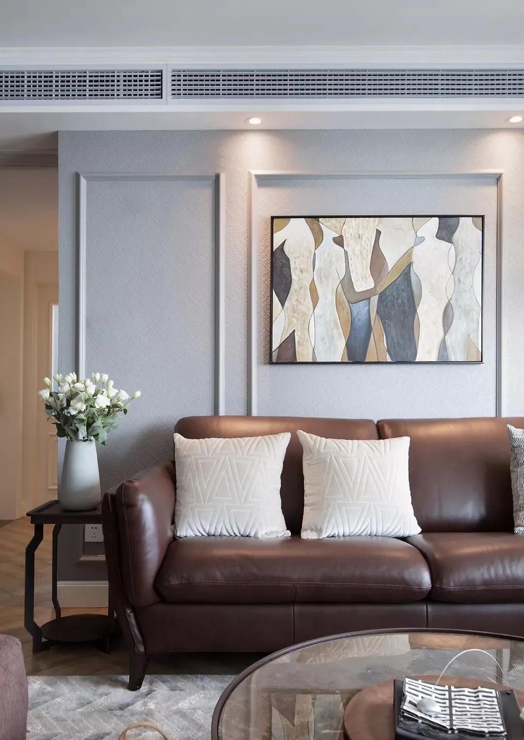 圓桌餐廳占空間？學(xué)她家這么設(shè)計(jì)，一家5口不擁擠！