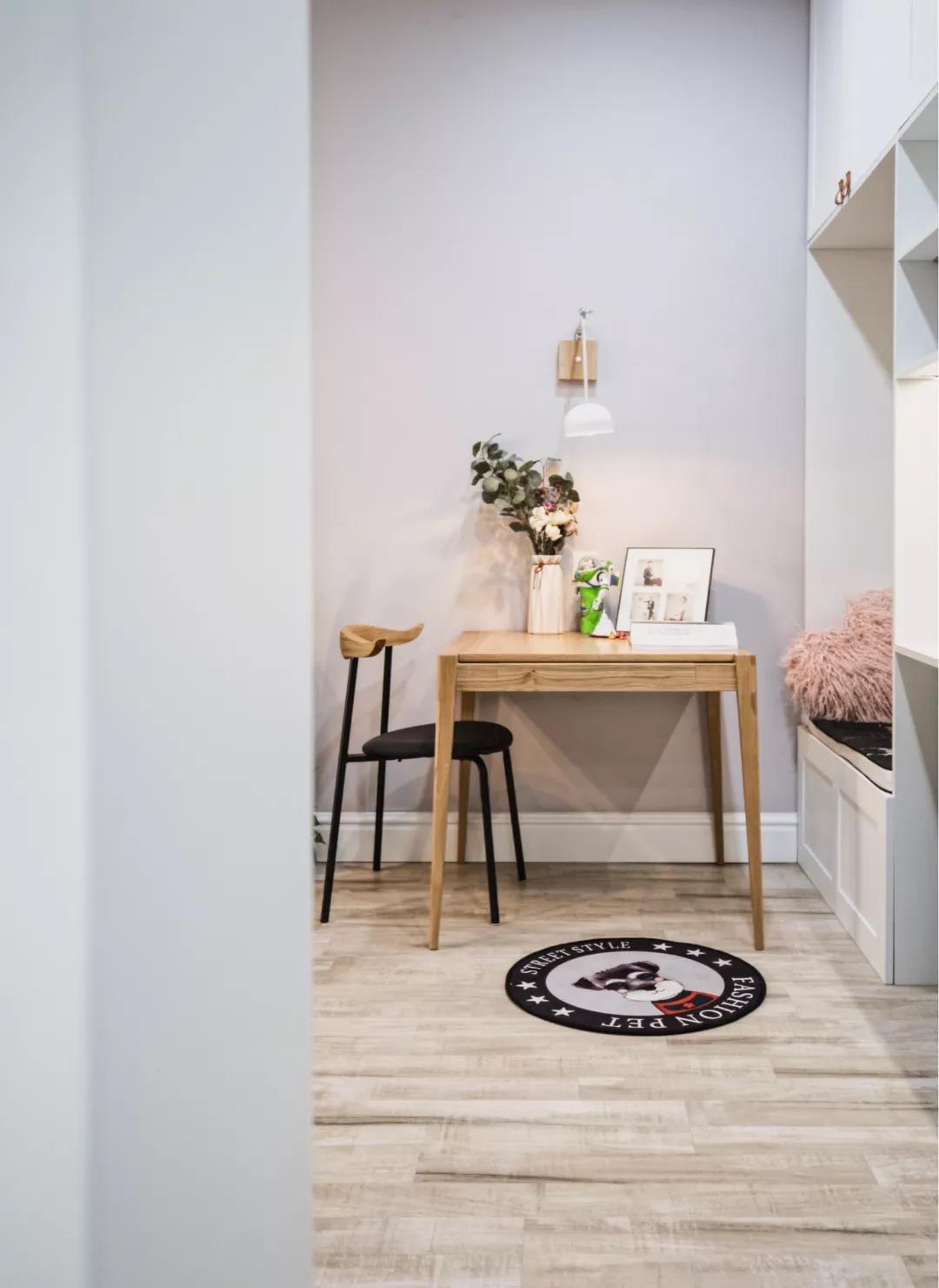 69㎡小清新婚房，卡座書桌餐柜一體，她家溫柔又耐看！