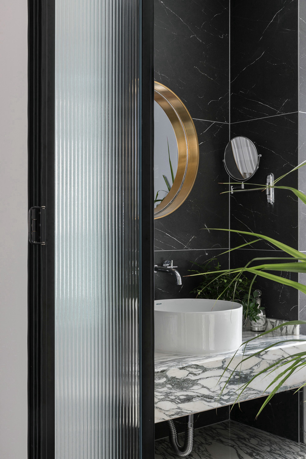 看完鄰居家輕奢風(fēng)背景墻，簡(jiǎn)直想把我家大白墻砸了