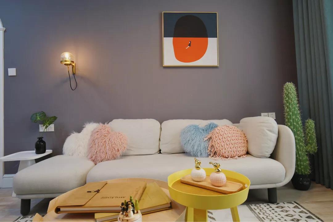 69㎡小清新婚房，卡座書桌餐柜一體，她家溫柔又耐看！