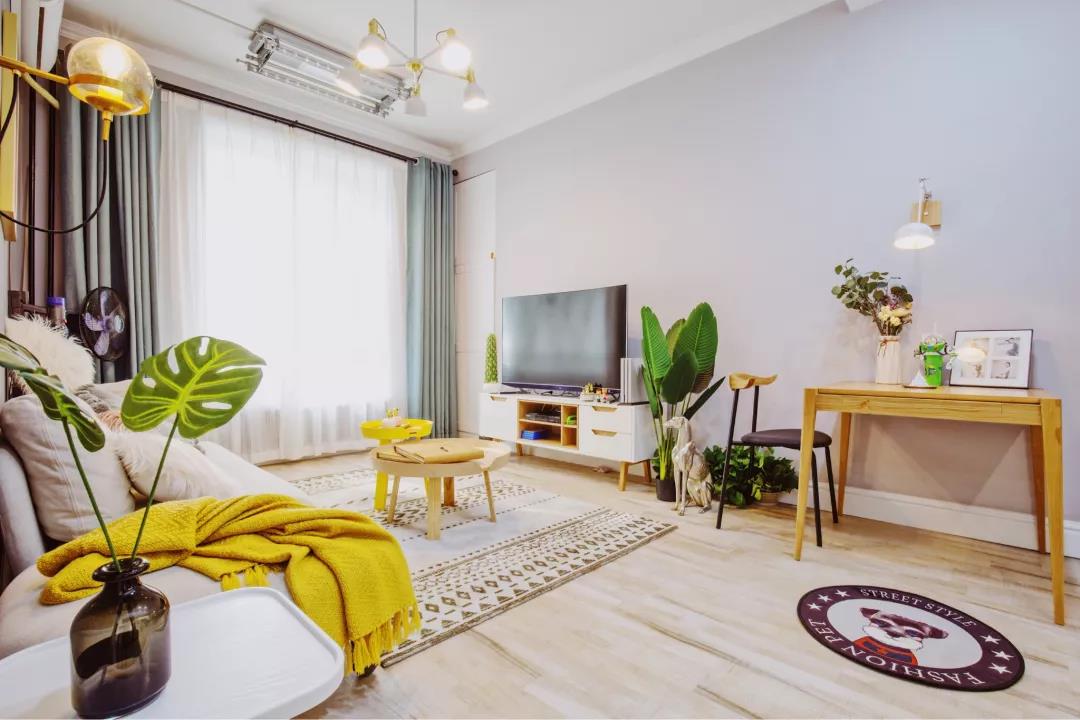 69㎡小清新婚房，卡座書桌餐柜一體，她家溫柔又耐看！