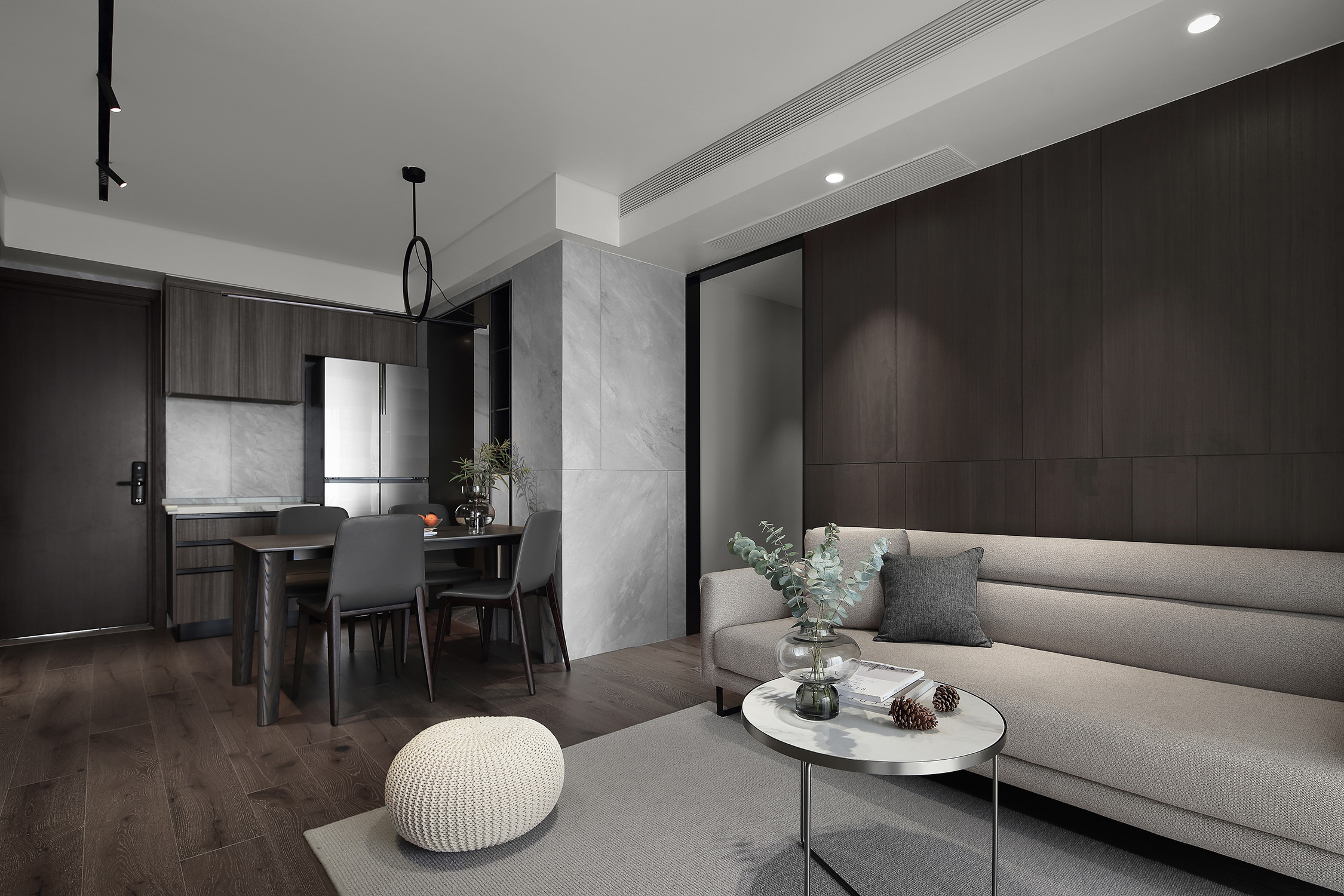 現代輕奢小三居，黑灰色調由簡入繁，滿足帶娃夫婦所有需求