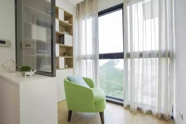 105㎡三人幸福港灣，方格餐邊柜+景觀式閱讀角，讀書觀景兩不誤