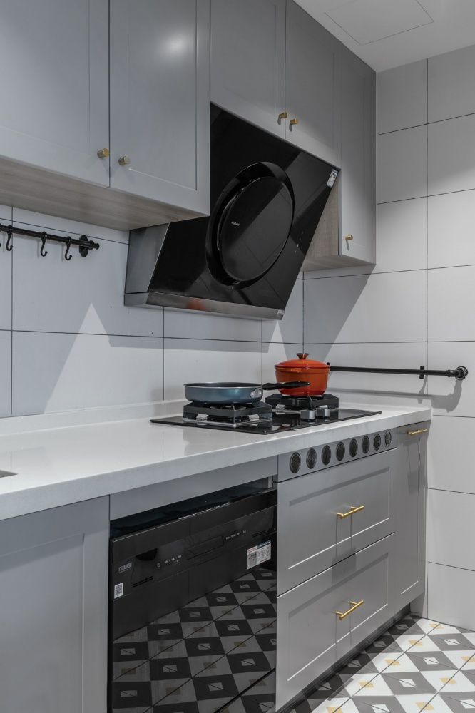 廚房“鑿壁借光”，臥室巧用空間，看廊坊夫妻玩轉89㎡小屋