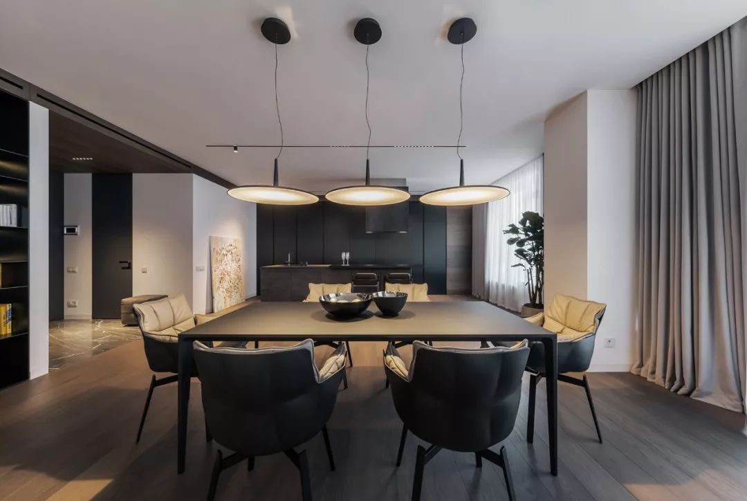 島臺廚房+衣帽間，這個143㎡現代工業風三居室可不簡單