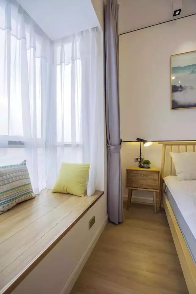 105㎡三人幸福港灣，方格餐邊柜+景觀式閱讀角，讀書觀景兩不誤