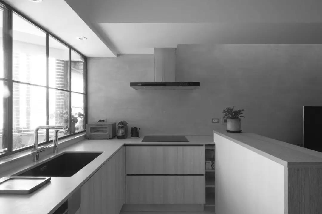 絕美！看完她家的極簡風，今晚做夢又有素材了