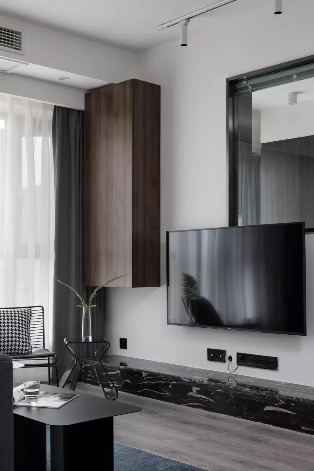 深圳夫妻買下97㎡老房，客廳隔出書房，不砸墻也能大變樣