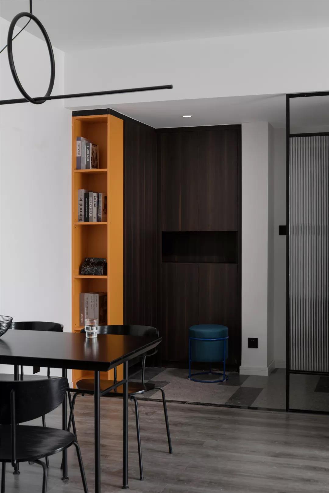 深圳夫妻買下97㎡老房，客廳隔出書房，不砸墻也能大變樣