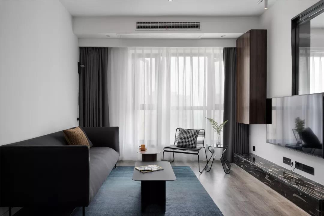 深圳夫妻買下97㎡老房，客廳隔出書房，不砸墻也能大變樣