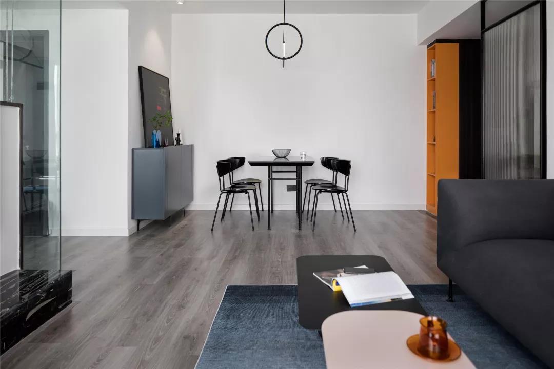 深圳夫妻買下97㎡老房，客廳隔出書房，不砸墻也能大變樣