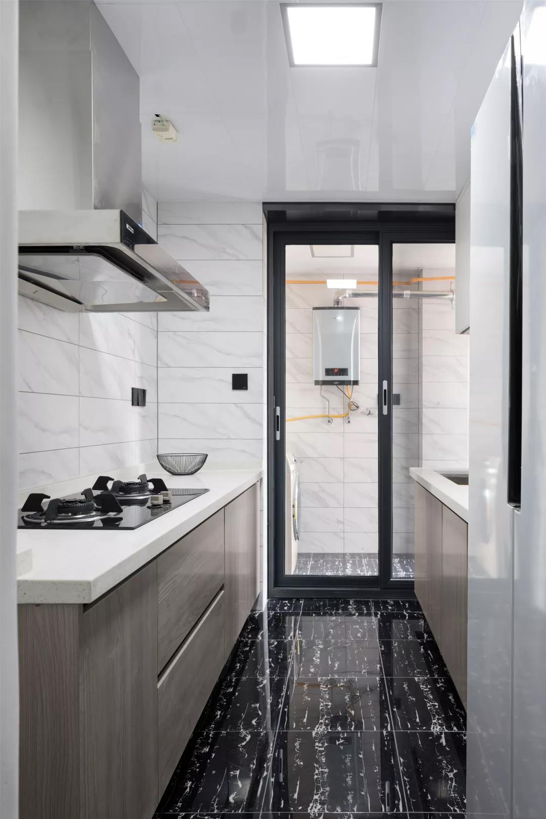 深圳夫妻買下97㎡老房，客廳隔出書房，不砸墻也能大變樣