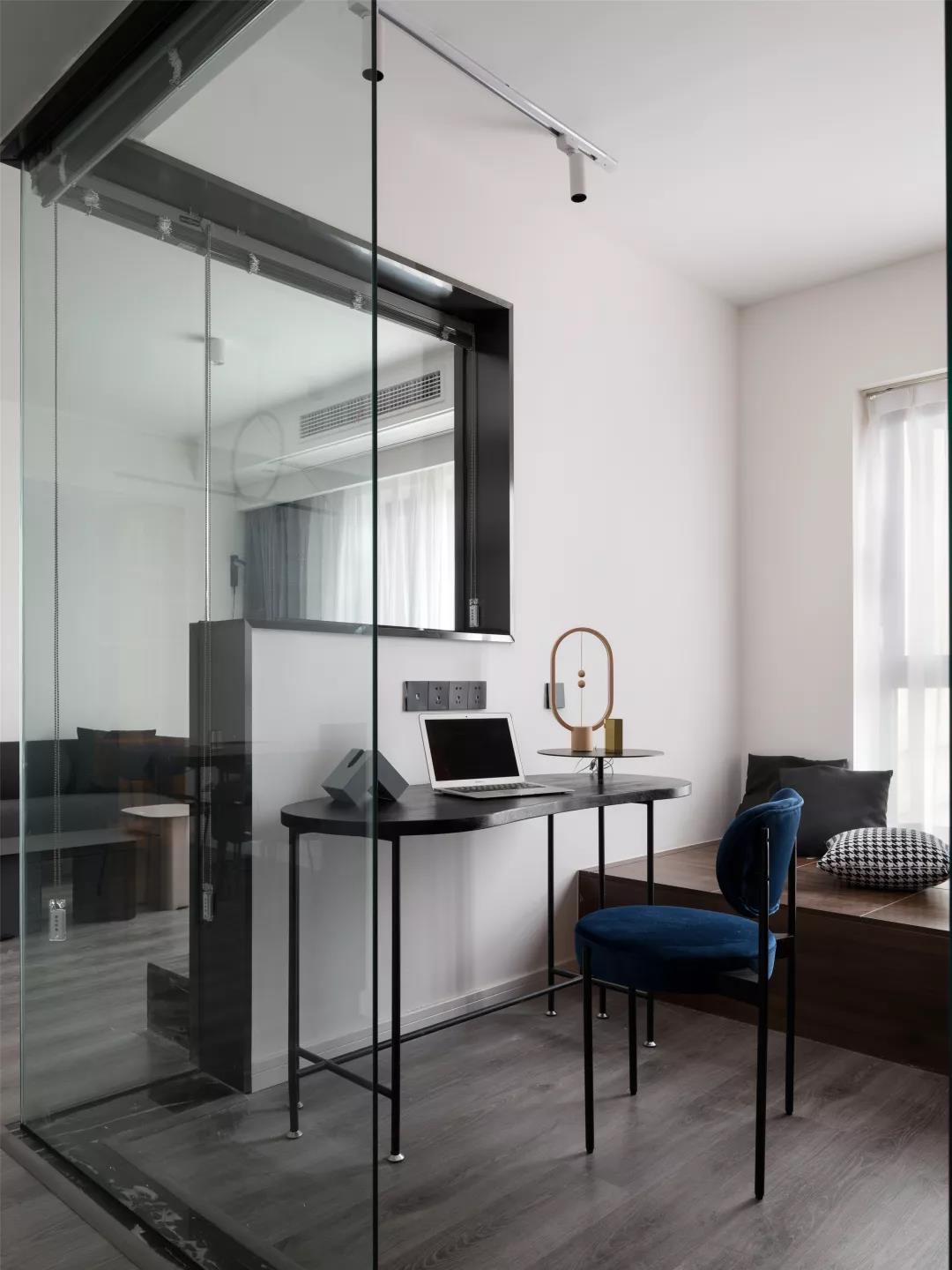 深圳夫妻買下97㎡老房，客廳隔出書房，不砸墻也能大變樣