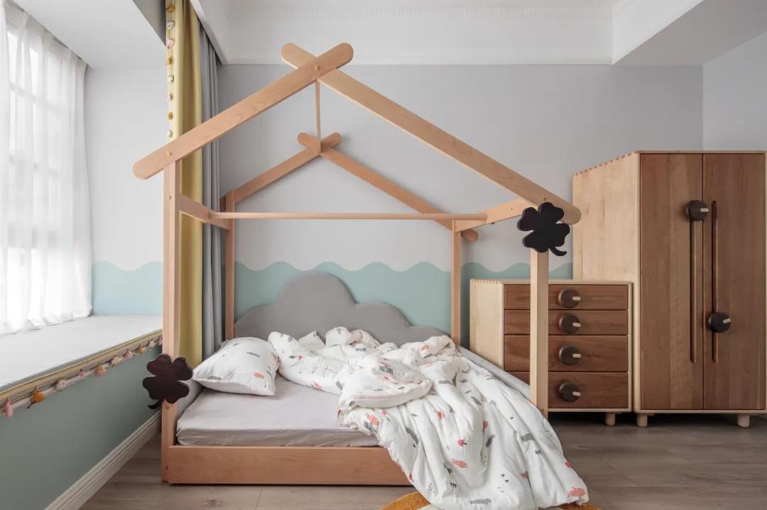 她家“客廳餐廳書房”各自獨(dú)立，又完美融合