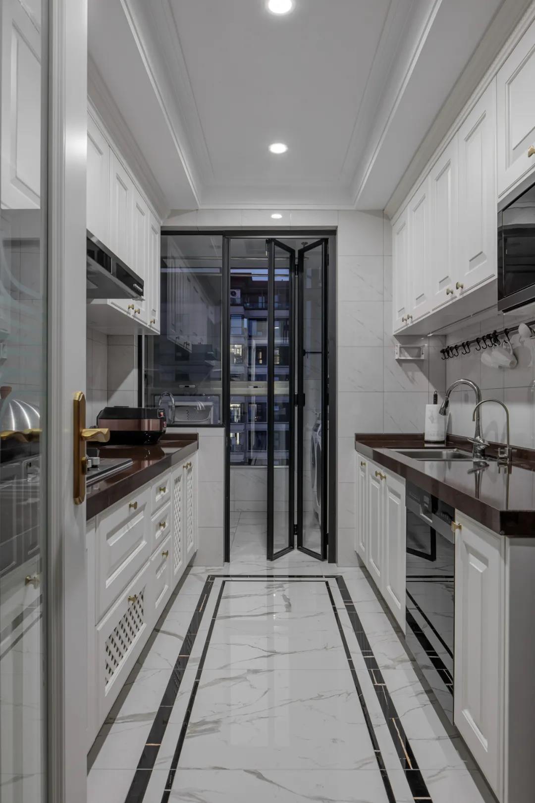 她家“客廳餐廳書房”各自獨(dú)立，又完美融合