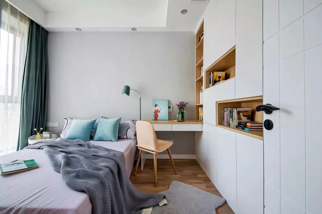 靠窗地臺(tái)打造專屬讀書(shū)區(qū)，入住后不想出門(mén)