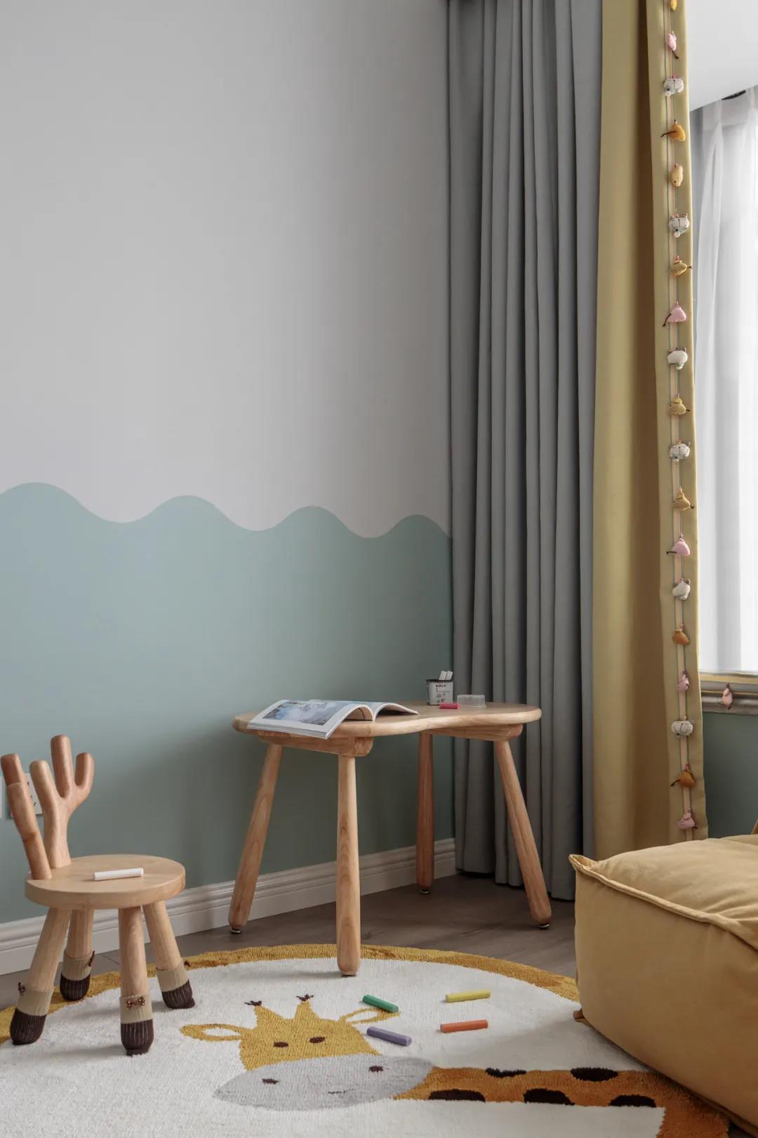 她家“客廳餐廳書房”各自獨(dú)立，又完美融合