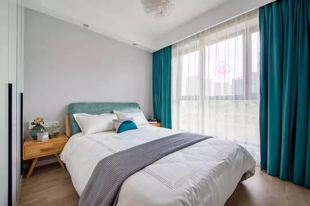 靠窗地臺(tái)打造專屬讀書(shū)區(qū)，入住后不想出門(mén)