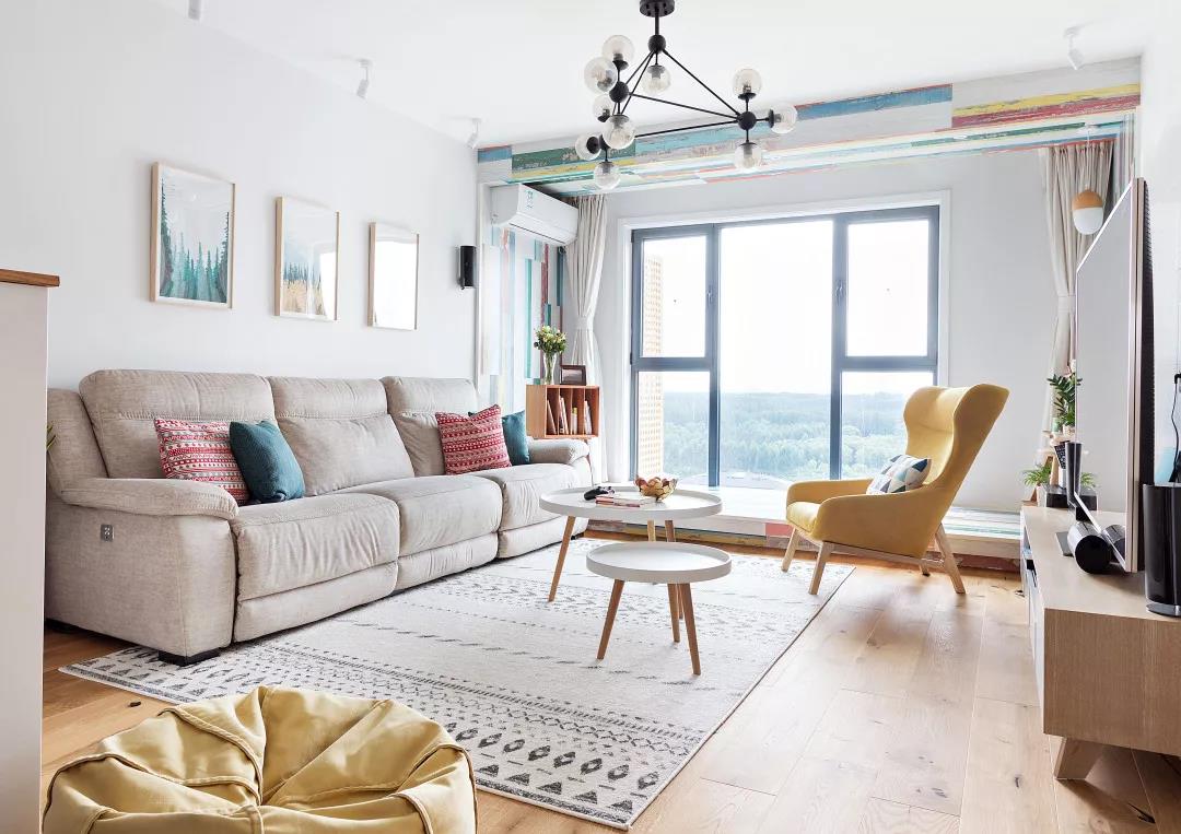 工業(yè)元素的簡(jiǎn)約風(fēng)，隨處有書(shū)可讀的小世界