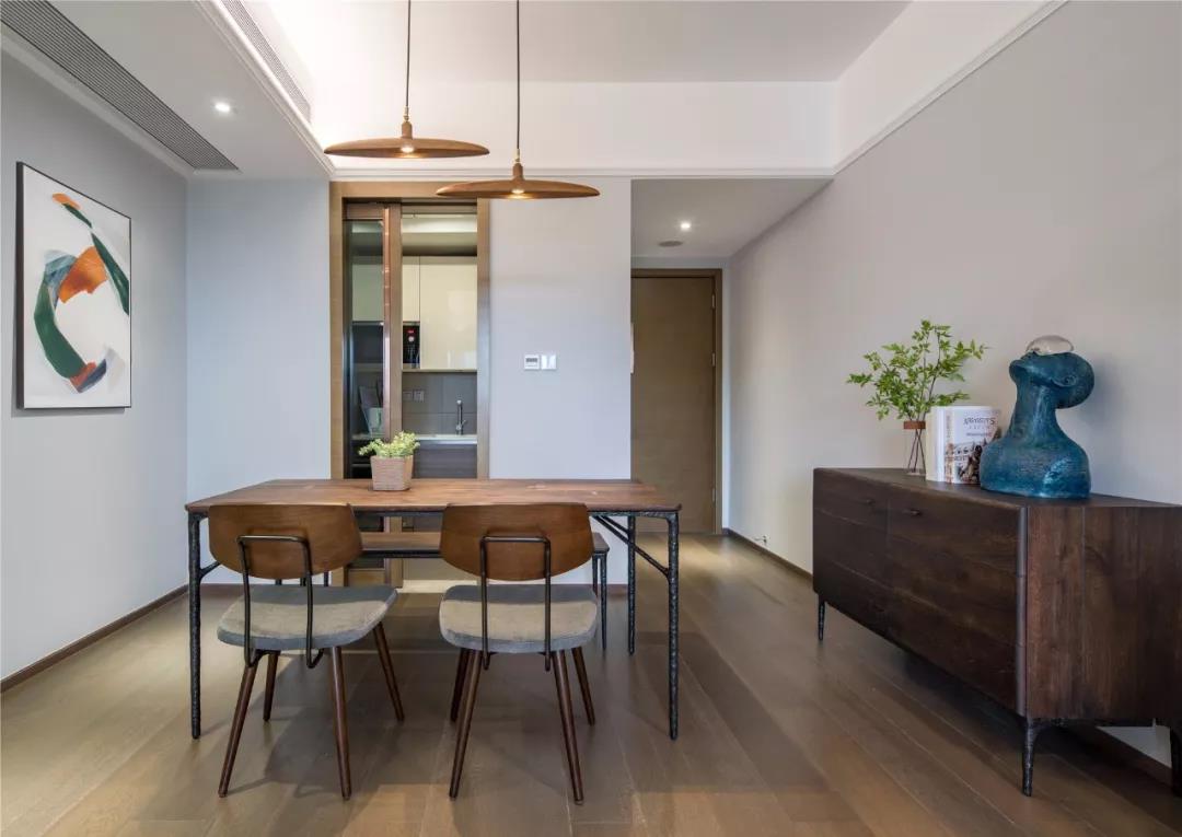 西安教師花12萬打造文藝三居，陽臺綠植＋整面墻書柜，超實用！