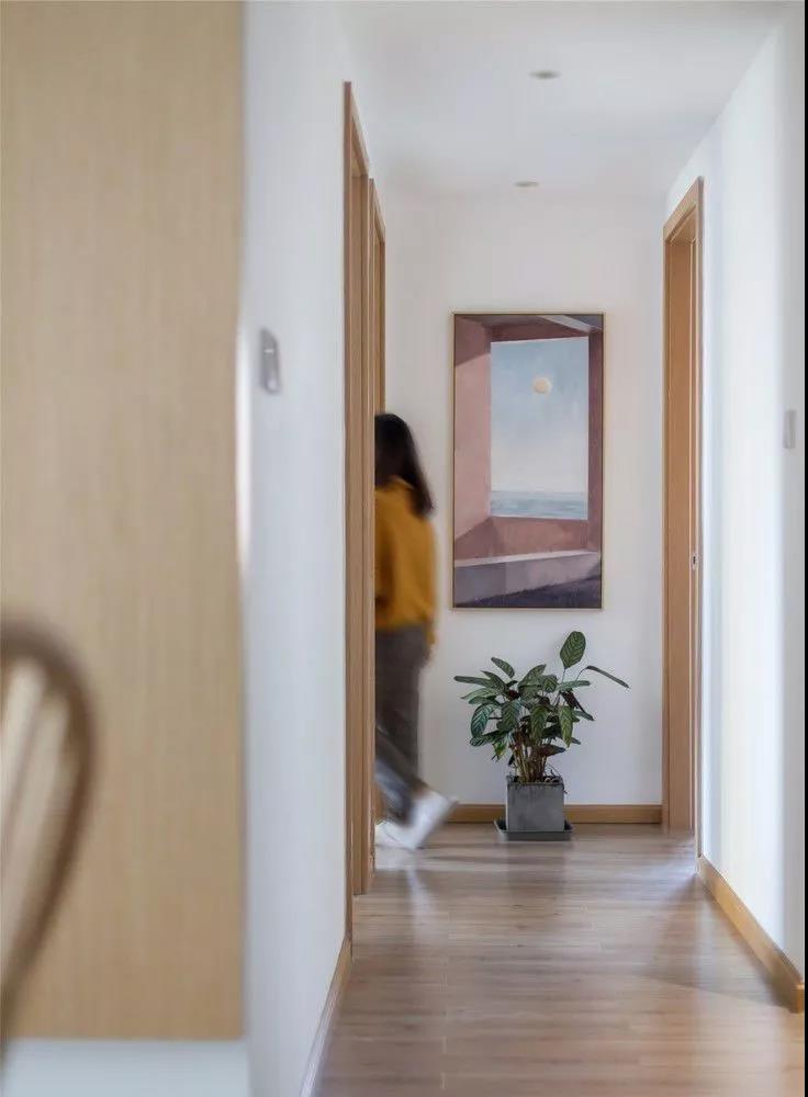 原木風+北歐綠植，魔都夫妻93㎡小二居用心規劃，越住越大