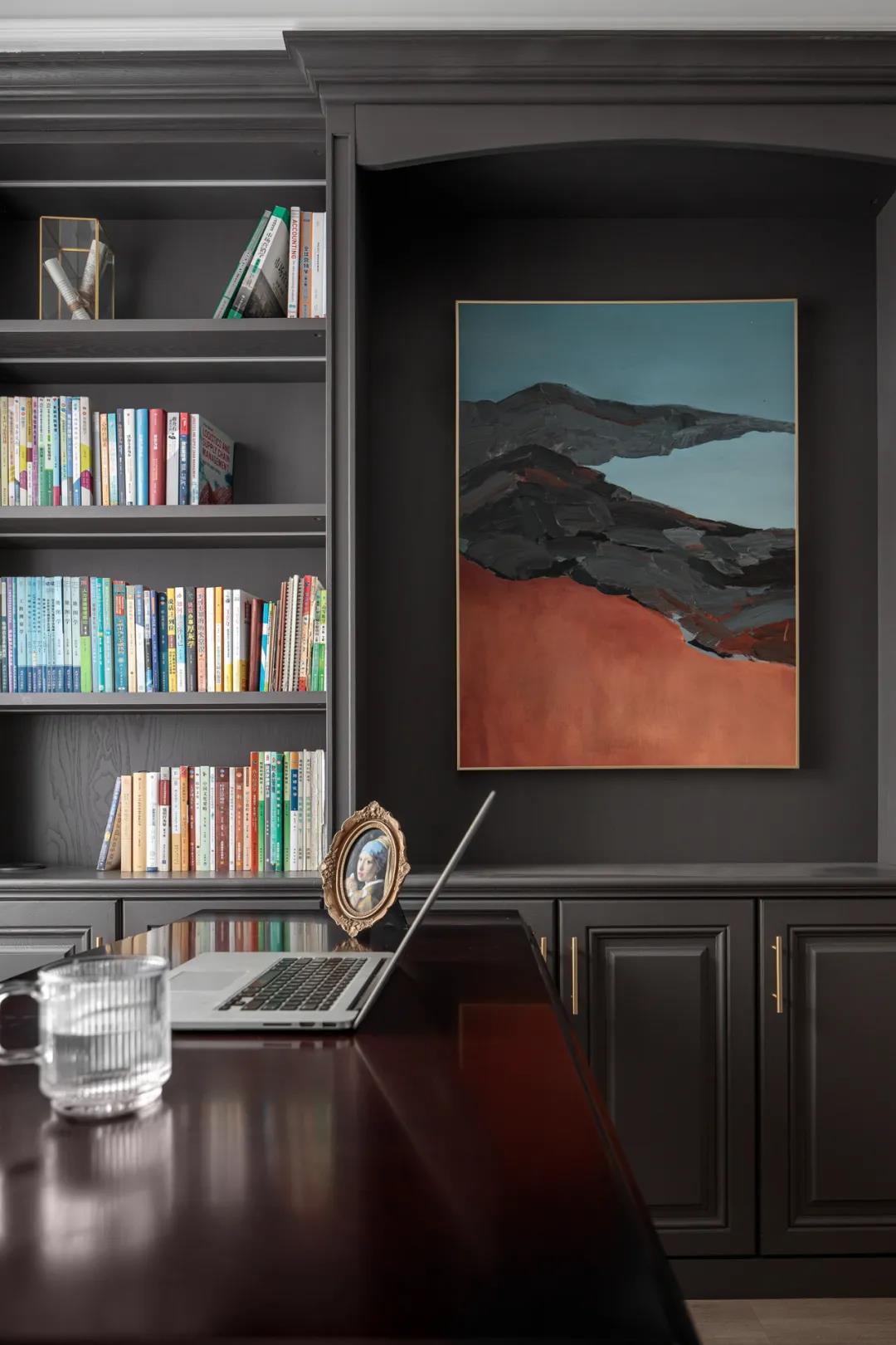 她家“客廳餐廳書房”各自獨(dú)立，又完美融合