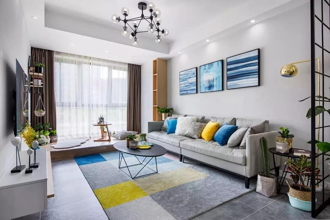 靠窗地臺(tái)打造專屬讀書(shū)區(qū)，入住后不想出門(mén)