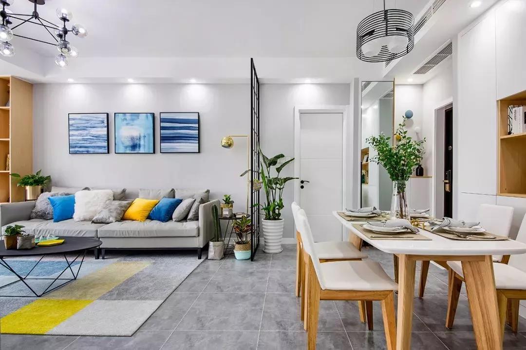 靠窗地臺(tái)打造專屬讀書(shū)區(qū)，入住后不想出門(mén)