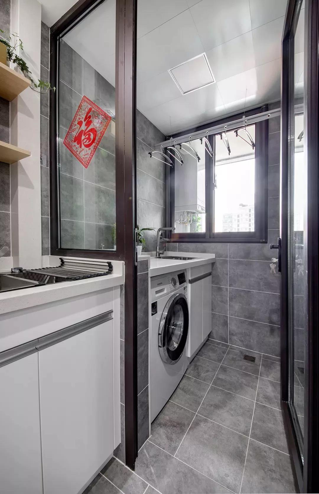 靠窗地臺(tái)打造專屬讀書(shū)區(qū)，入住后不想出門(mén)