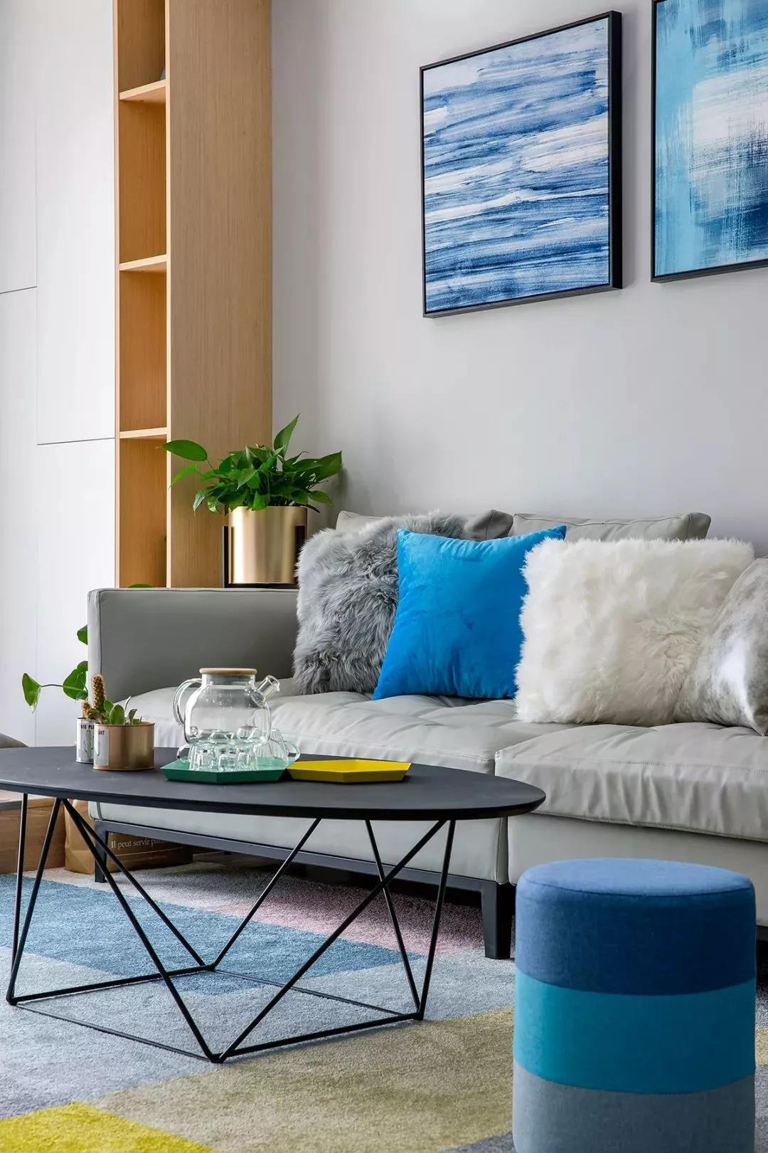 靠窗地臺(tái)打造專屬讀書(shū)區(qū)，入住后不想出門(mén)