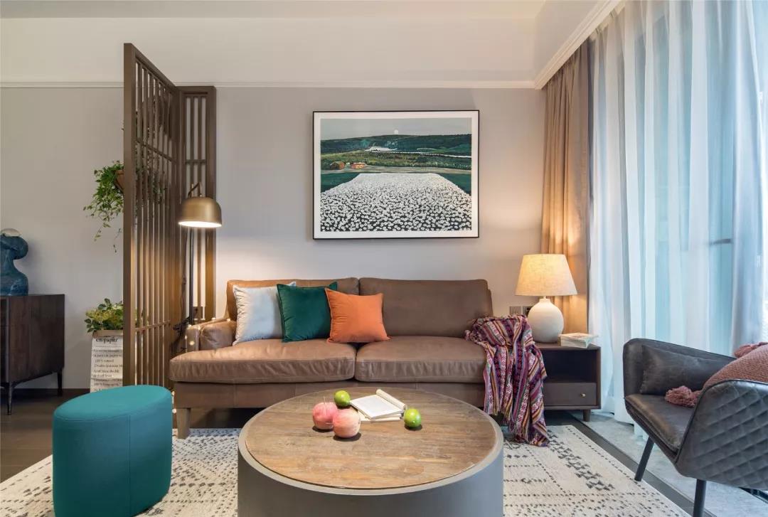 西安教師花12萬打造文藝三居，陽臺綠植＋整面墻書柜，超實用！