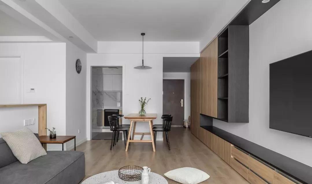 成都90㎡老房改造記丨客廳柜子橫著放，既能分區又能裝