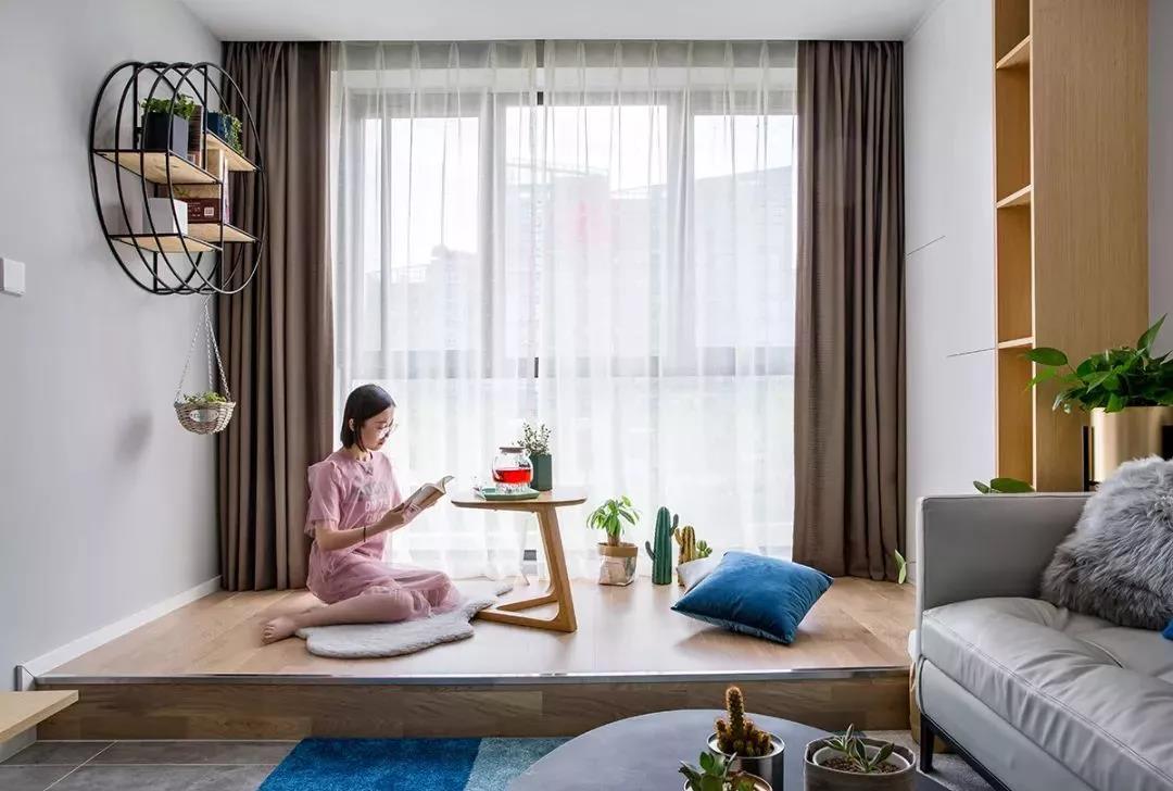 靠窗地臺(tái)打造專屬讀書(shū)區(qū)，入住后不想出門(mén)