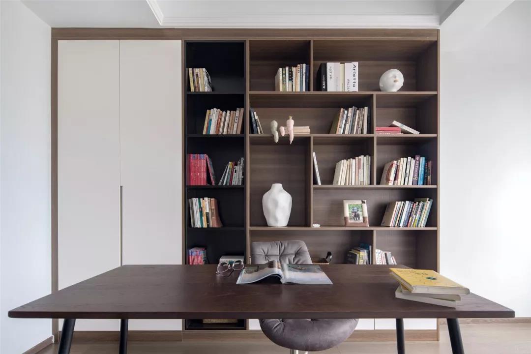 西安教師花12萬打造文藝三居，陽臺綠植＋整面墻書柜，超實用！