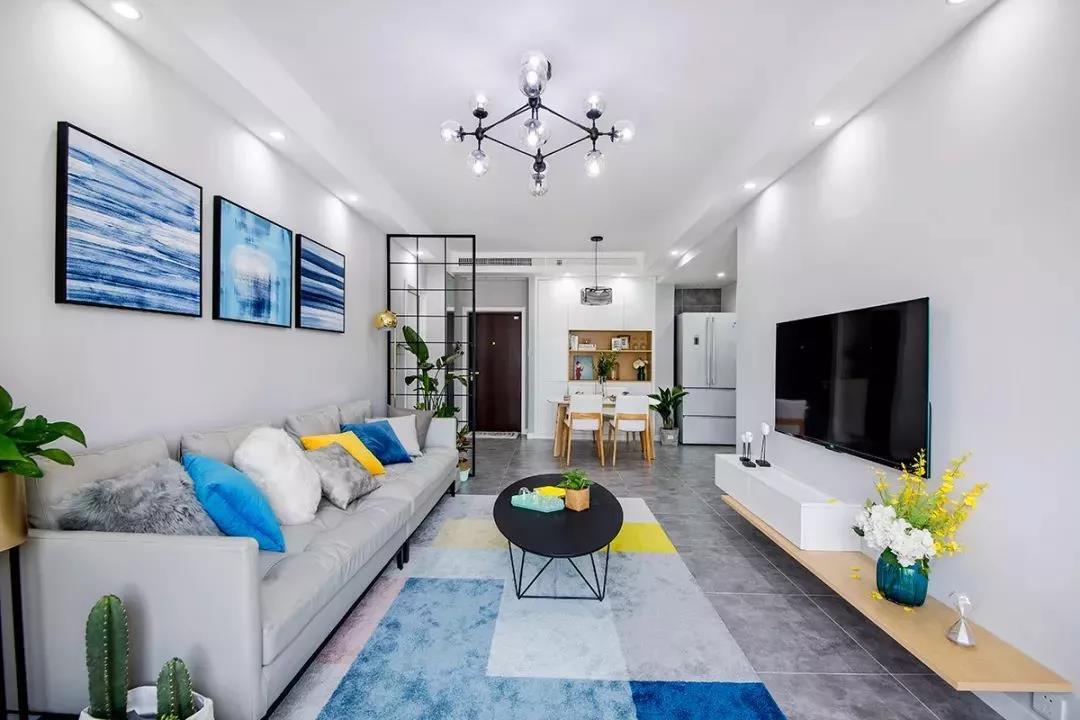 靠窗地臺(tái)打造專屬讀書(shū)區(qū)，入住后不想出門(mén)