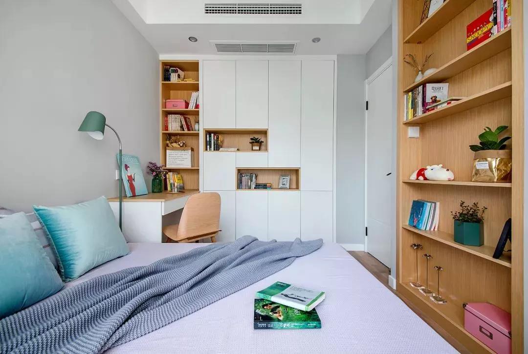 靠窗地臺(tái)打造專屬讀書(shū)區(qū)，入住后不想出門(mén)