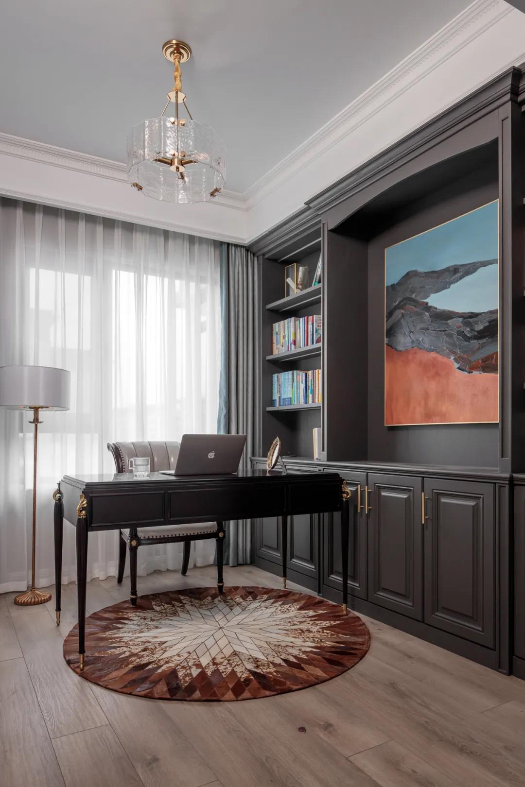 她家“客廳餐廳書房”各自獨(dú)立，又完美融合