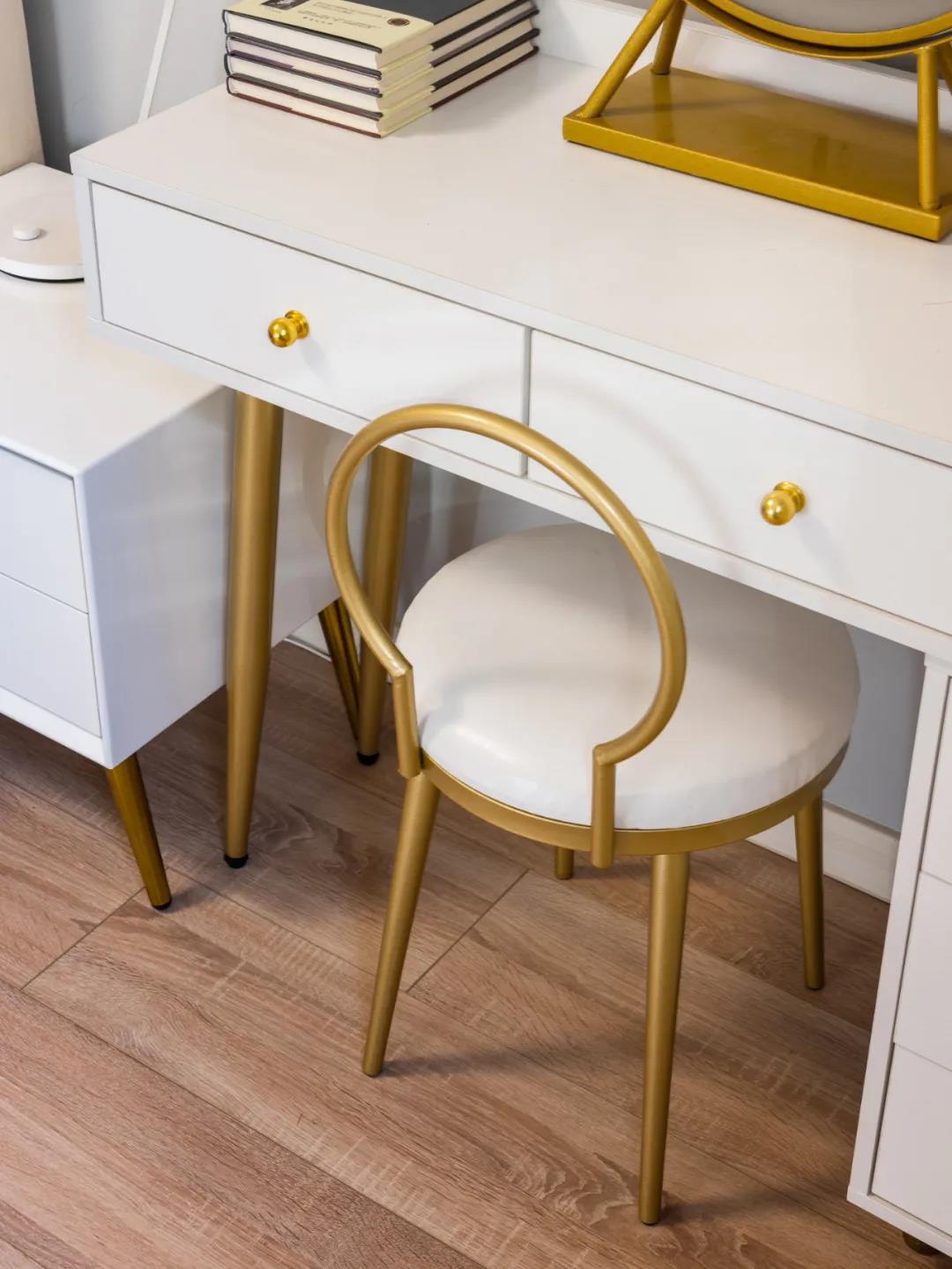 80㎡九十年代老房裝修，主臥變多功能大客廳，“整容級”改造超驚艷！	