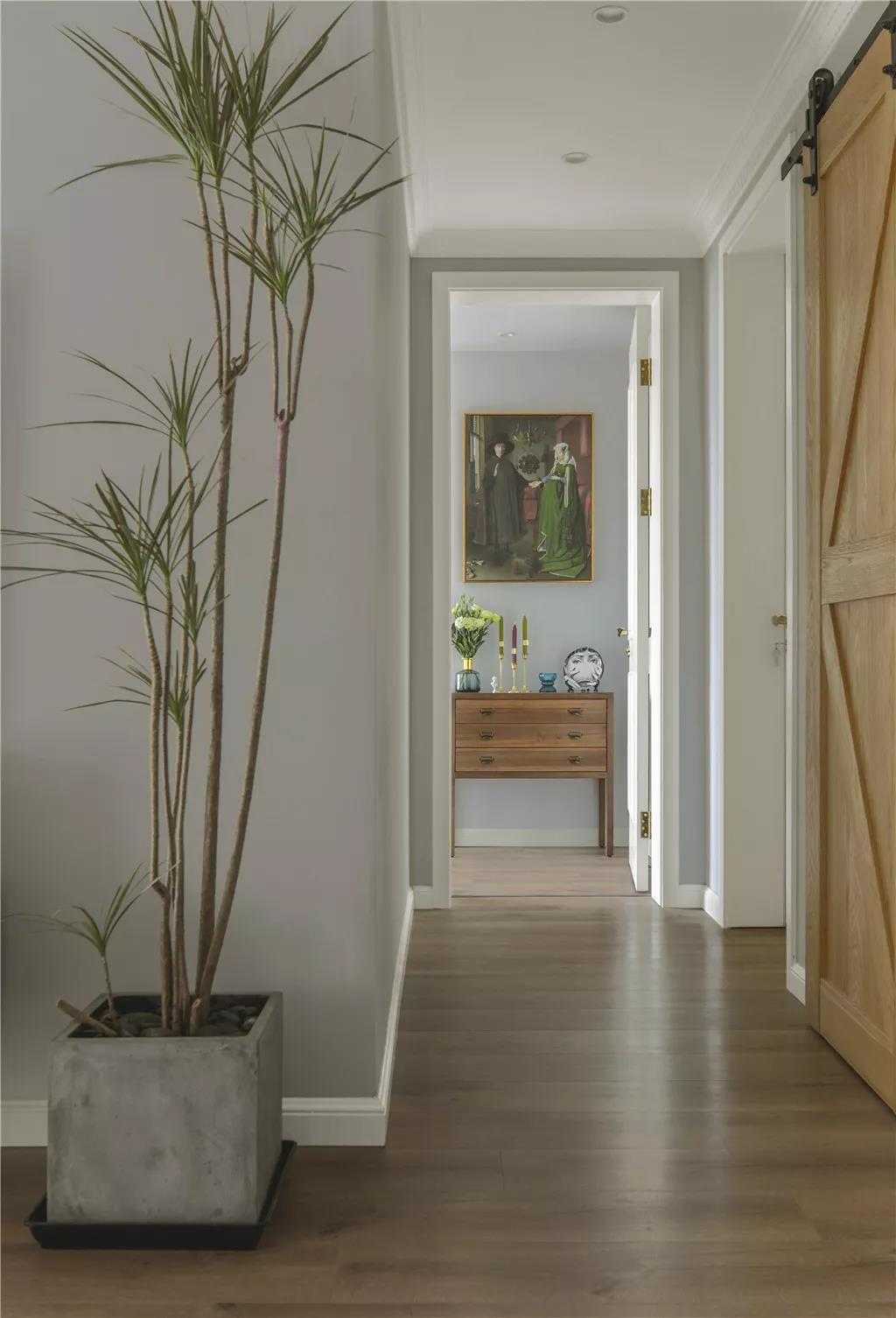 家好歲月長丨綠植+雕塑+油畫的115㎡復古北歐風小兩居