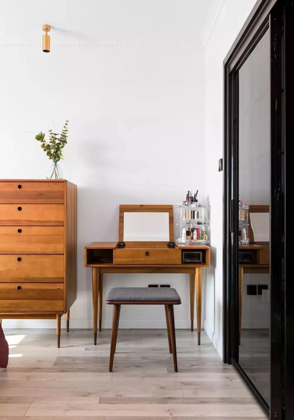 收納電視墻+超大衣帽間，這空間妙用術(shù)果斷收藏！