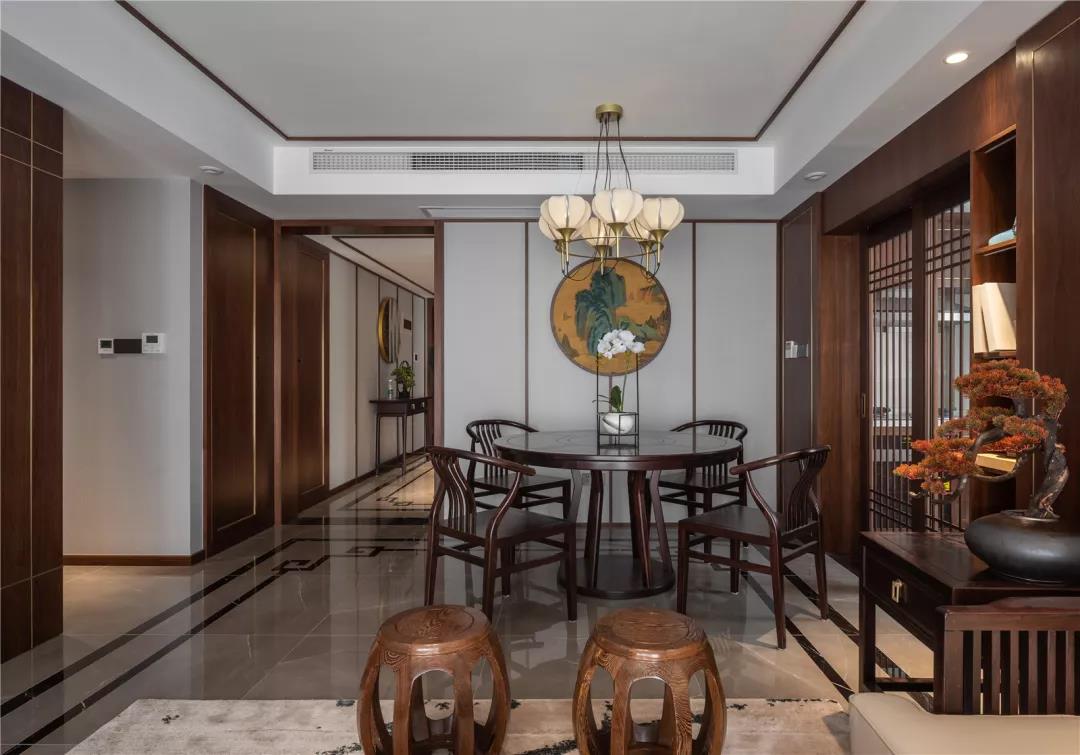 女兒送退休爸媽140㎡養(yǎng)老宅，鄰居都夸品味好